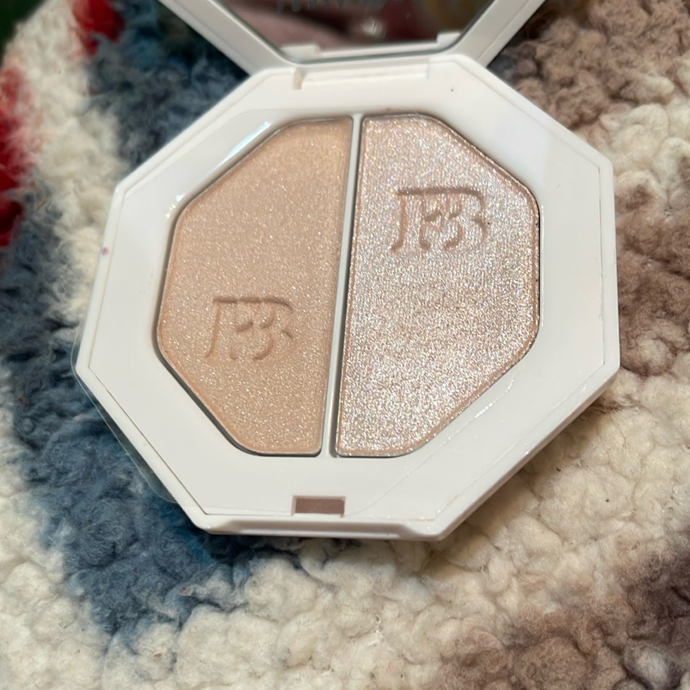 Fenty Beauty highlighter duo